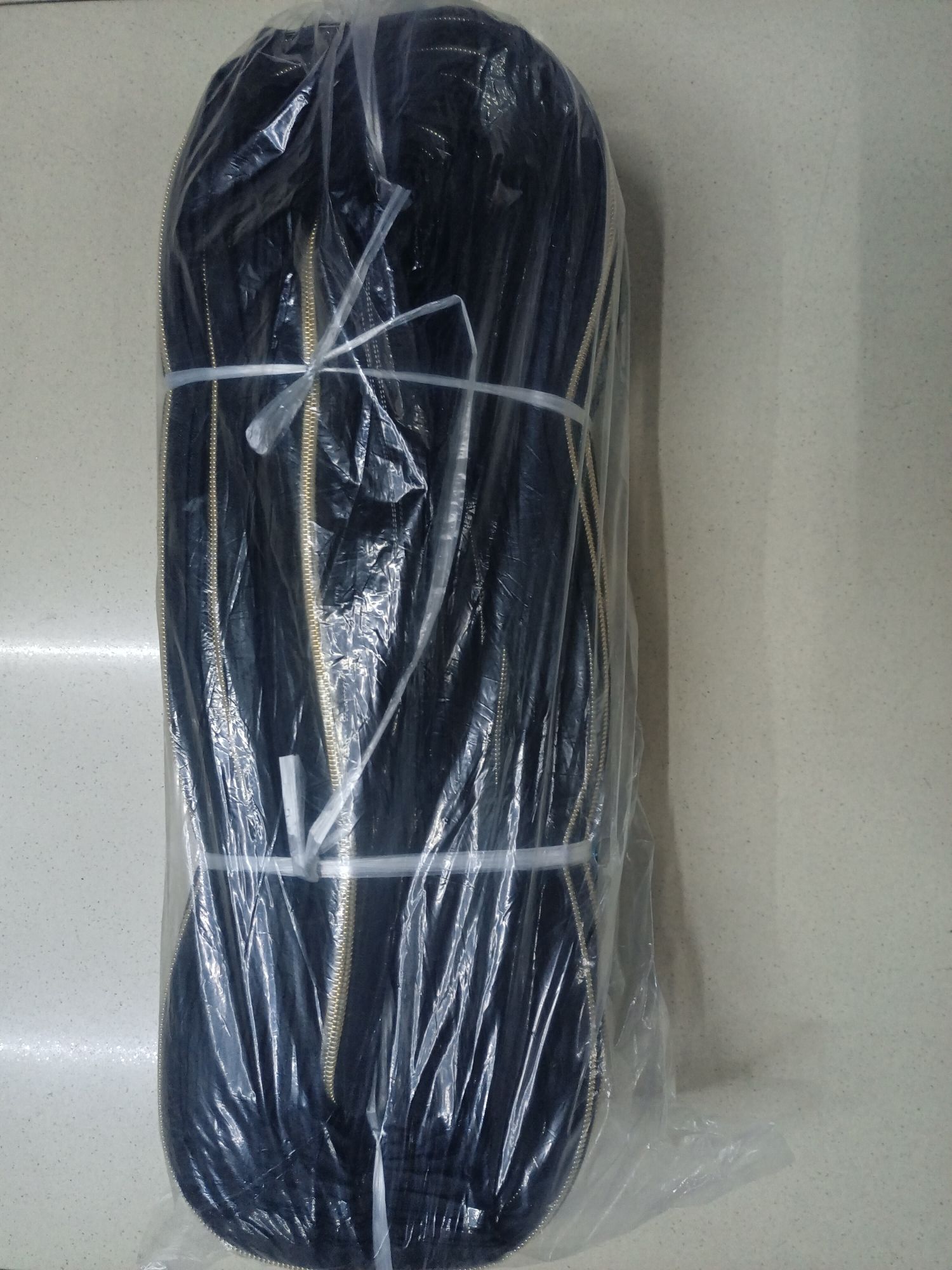 No. 5 Nylon Store wholesals new No. 5 nylon zippers in full rolls, color and black and white in stock, including quilt covers, tents, bags and clothing zippers