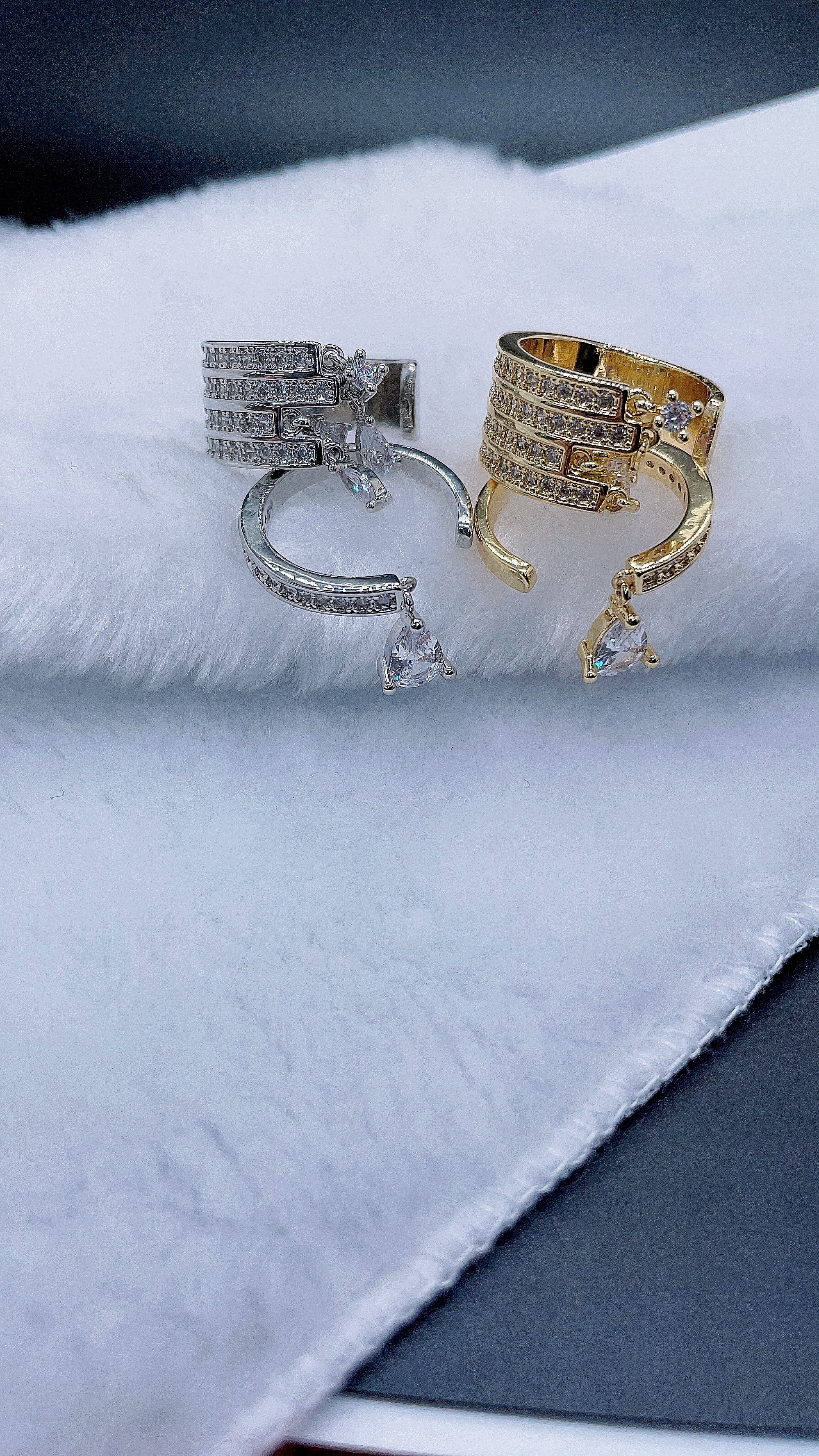 A fashionable copper ring with double-layer separable tassels, water drop micro-inlaid zircon openings Specification image