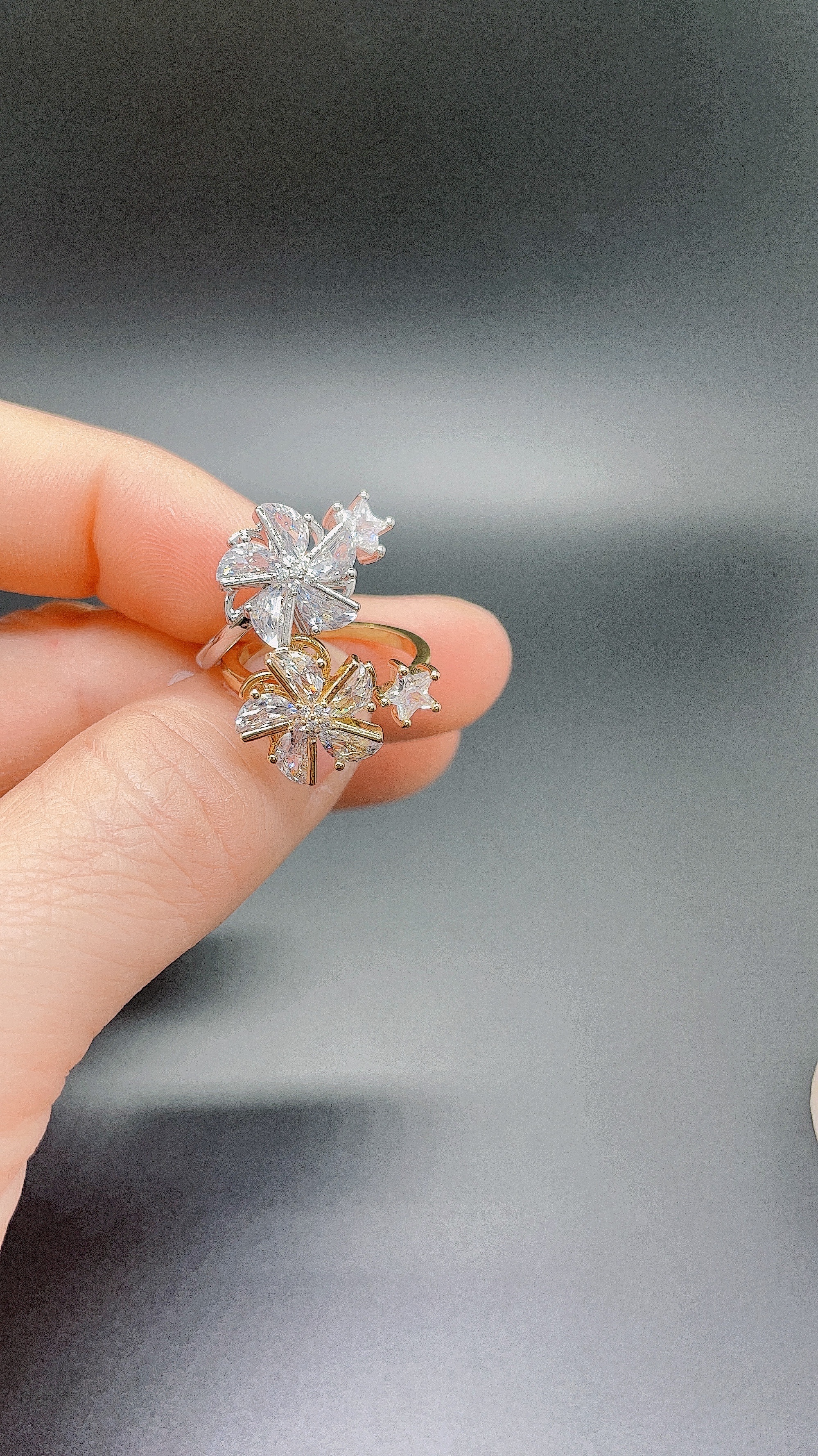 A fashionable and trendy women's ring with adjustable openings, featuring a rotating zircon windmill with real gold plating Application Scenario