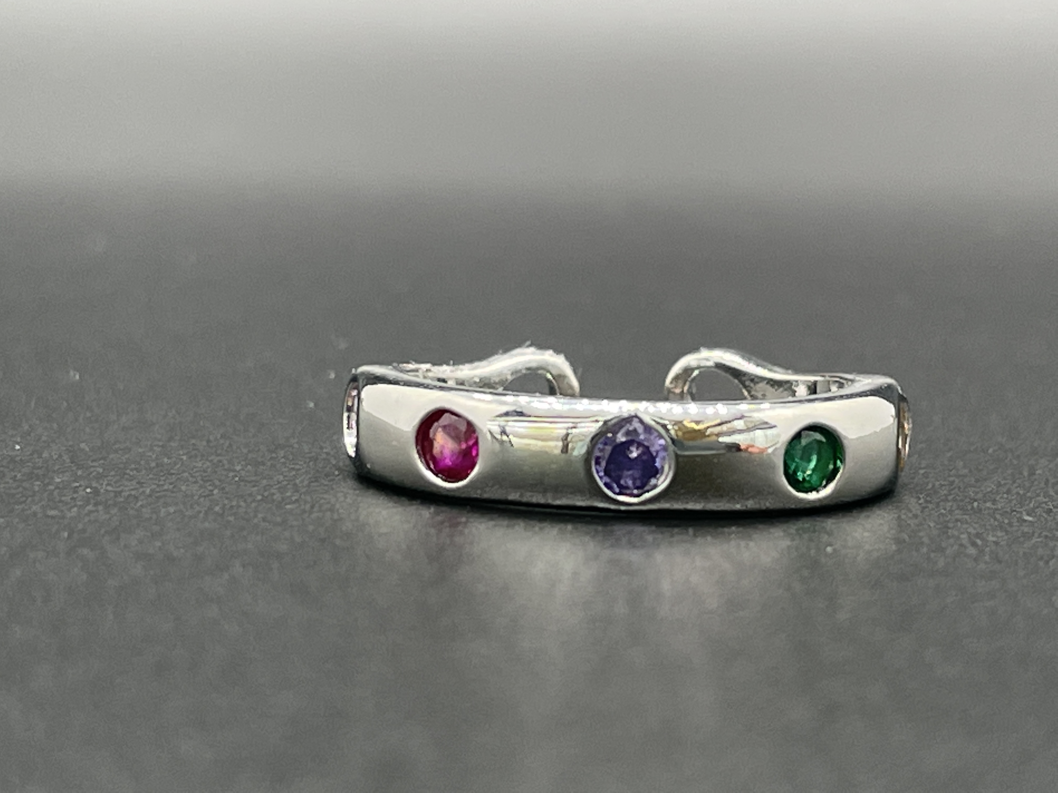 A retro copper-plated real gold, colored zircon set with an open, niche, light luxury, fashionable and individual women's ring details Picture