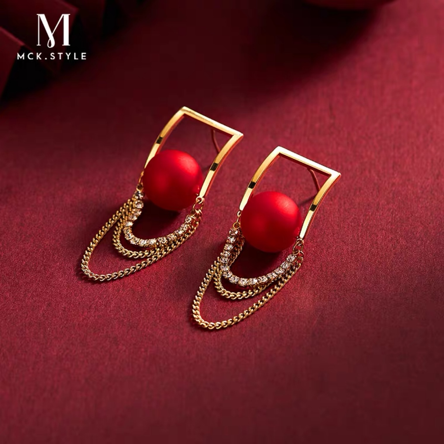 Red tassel chain earrings, a niche design for women, 2022 new trendy earrings, elegant and high-end, 082 sense, large red stud earrings