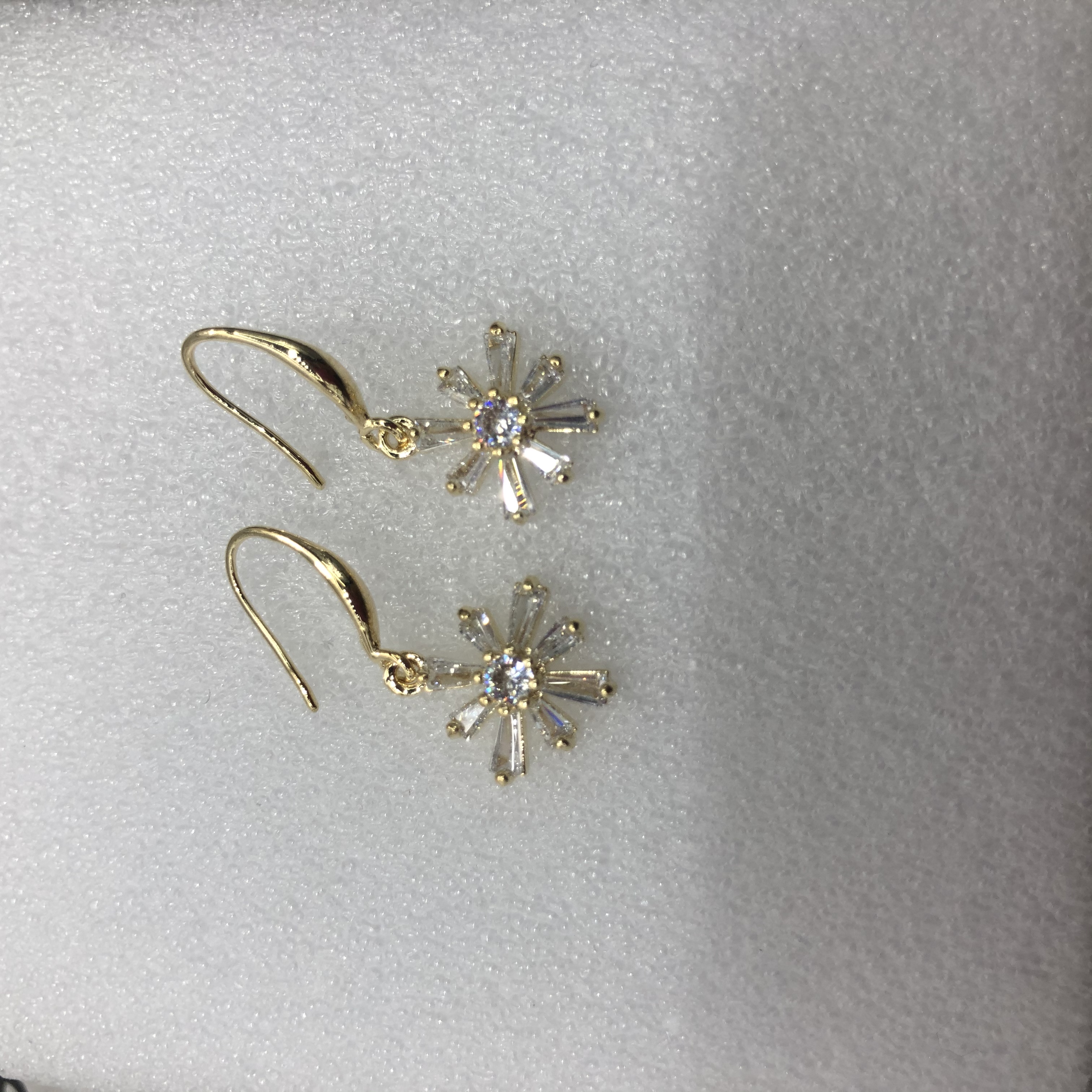 Classic bestseller recommendation: Luxurious and fashionable zircon set pendant sunflower earrings