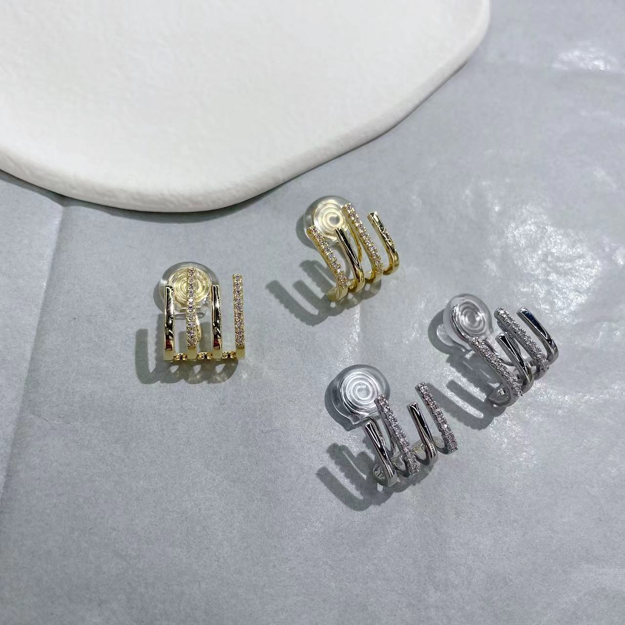 Light luxury high-end design sense, niche earrings, retro personality, European and American painless mosquito repellent incense, ear clips, and women's earrings without ear holes details Picture