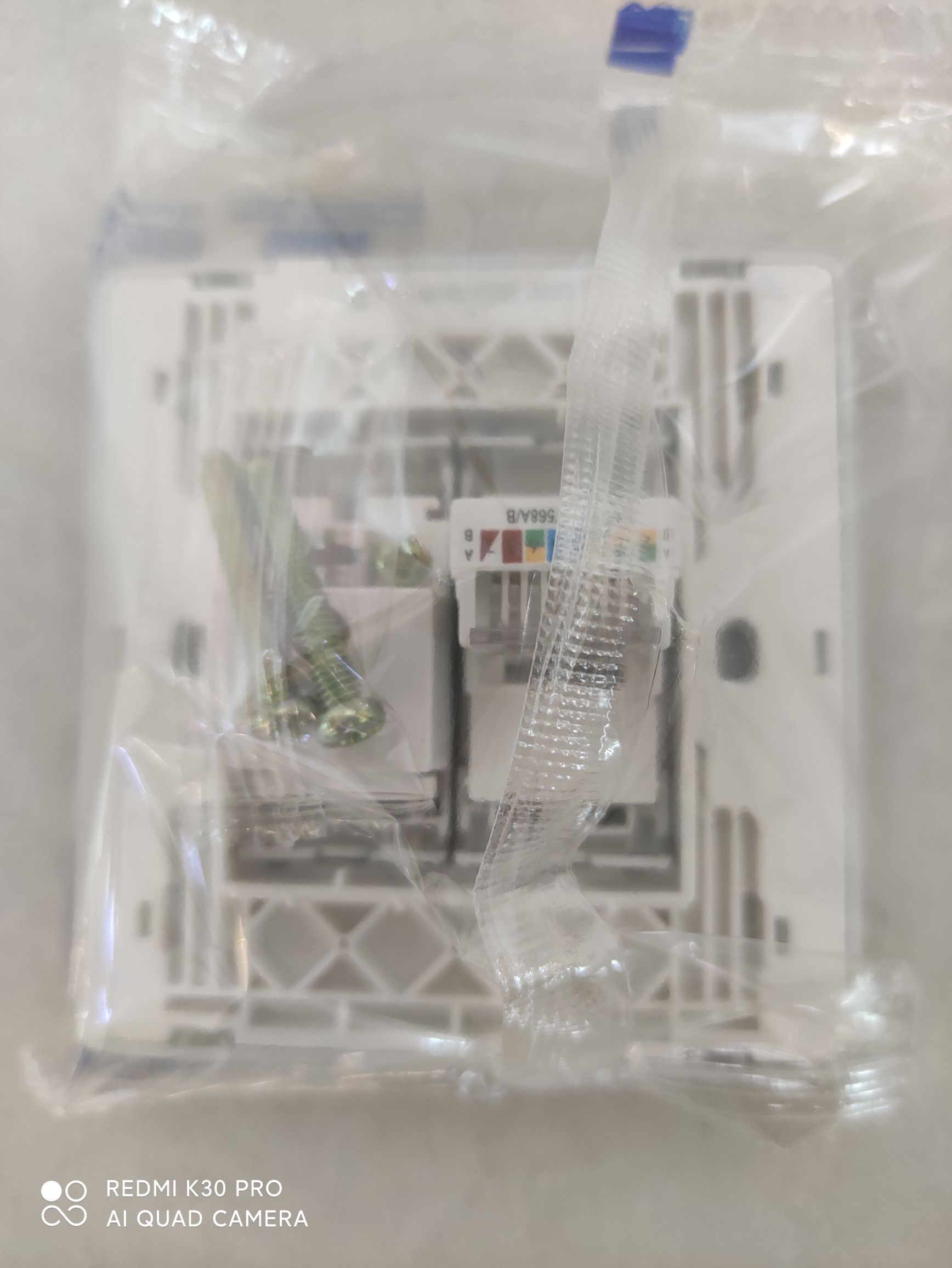 白色电视电脑产品图