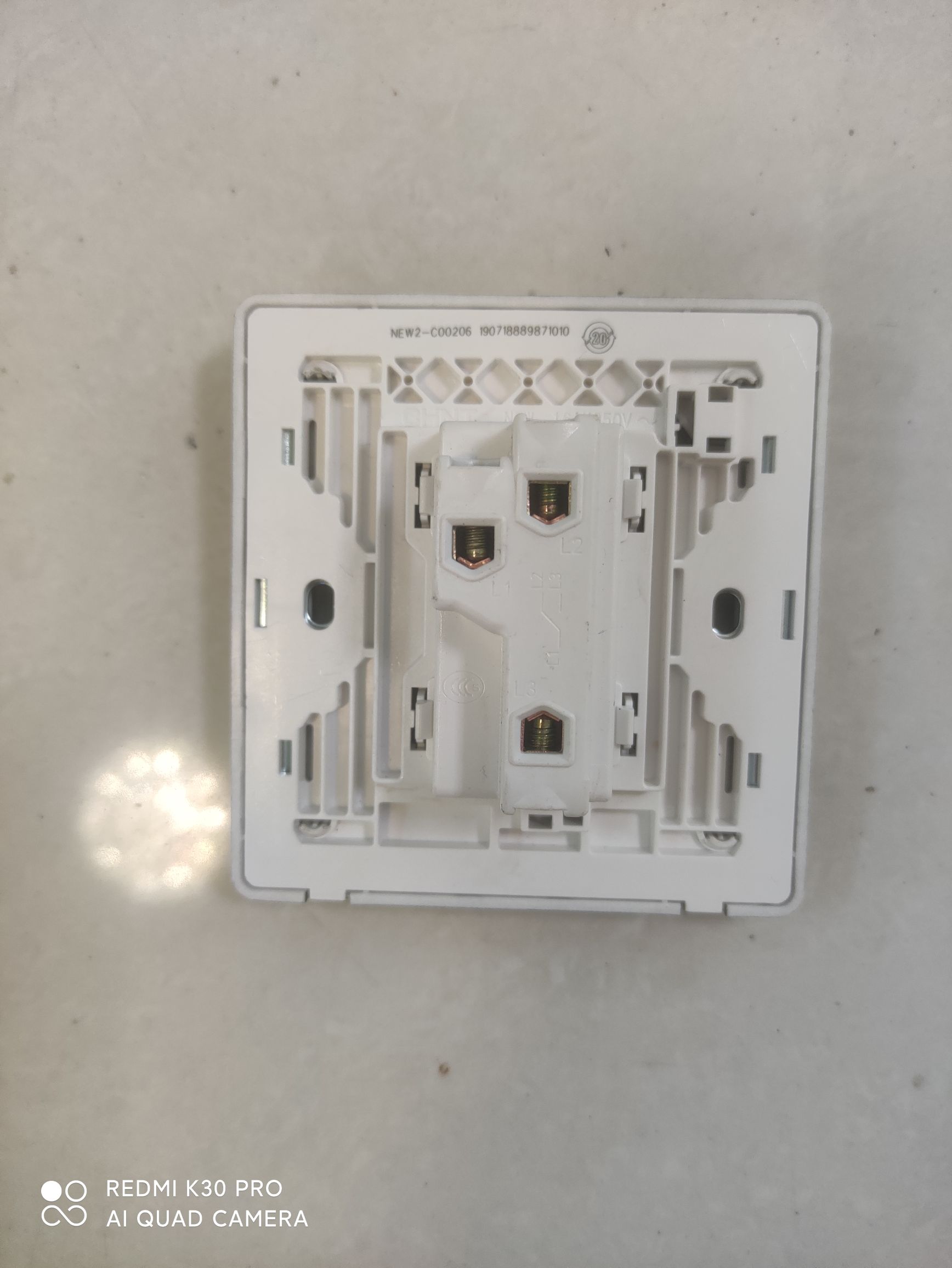 Chint 2C white dual-control with one turn on details Picture