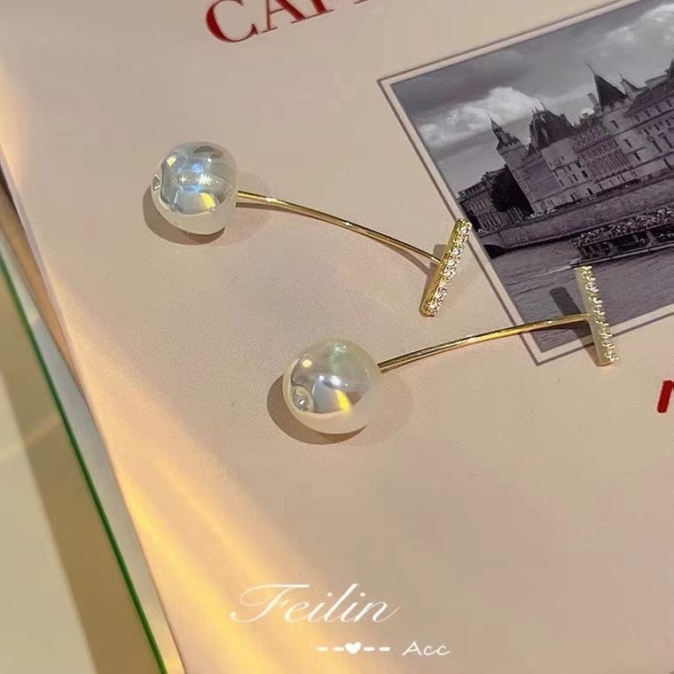 New trendy bestsellers, fashionable and versatile one-shoulder pearl long earrings and earrings