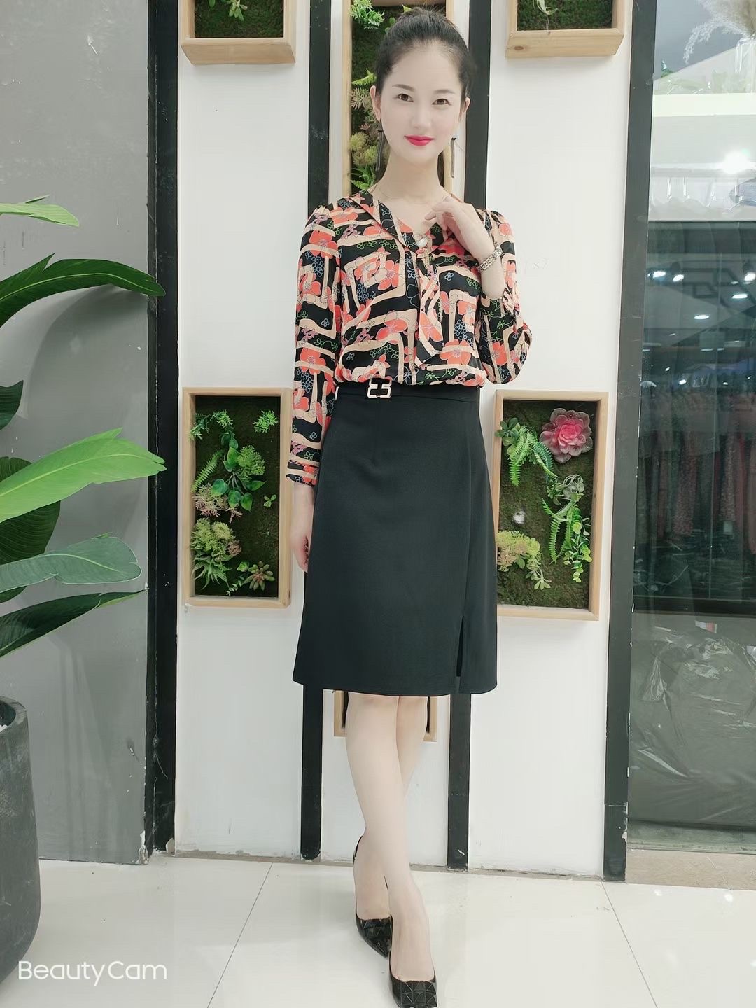 The upper garment details Picture