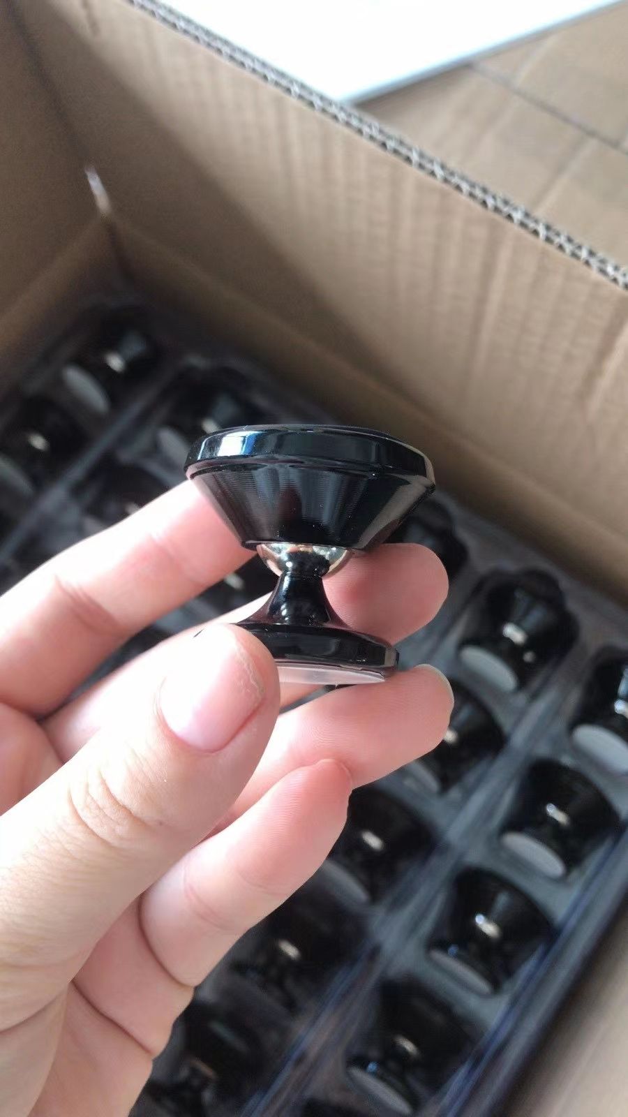 车载粘贴式仪表台磁力导航支架详情4