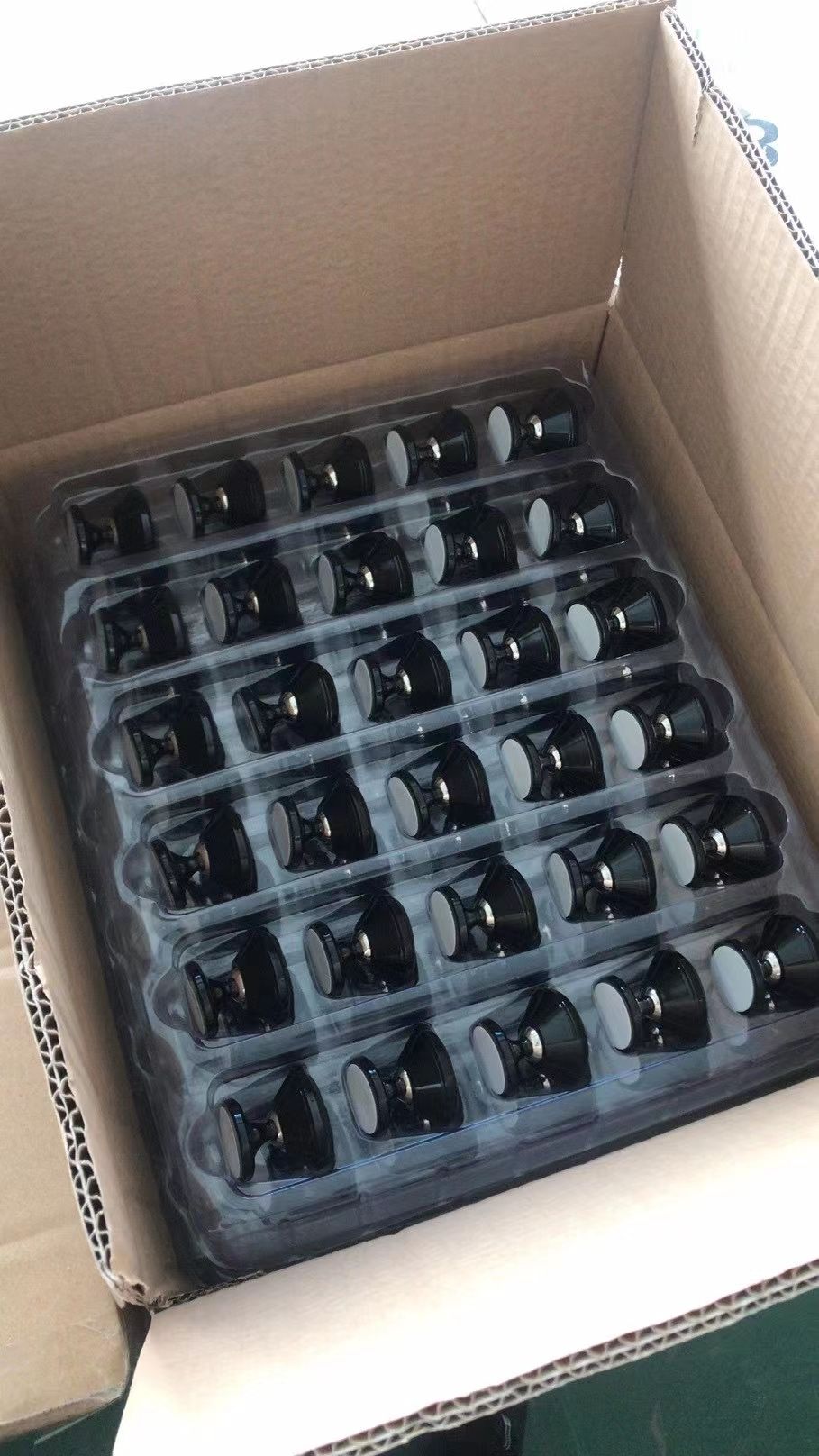 车载粘贴式仪表台磁力导航支架详情5