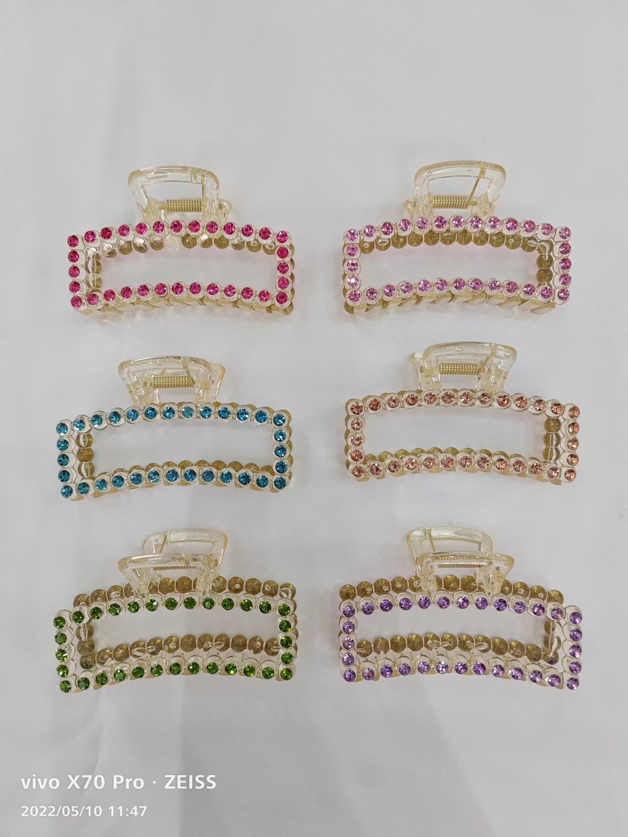 A large PS plastic hair clip, grab, head accessory and headwear with diamond dots