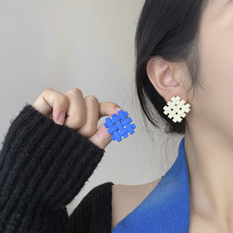 克莱因蓝耳饰白色编织方块不对称耳钉女ins气质小众设计感耳环详情图1