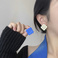 克莱因蓝耳饰白色编织方块不对称耳钉女ins气质小众设计感耳环图