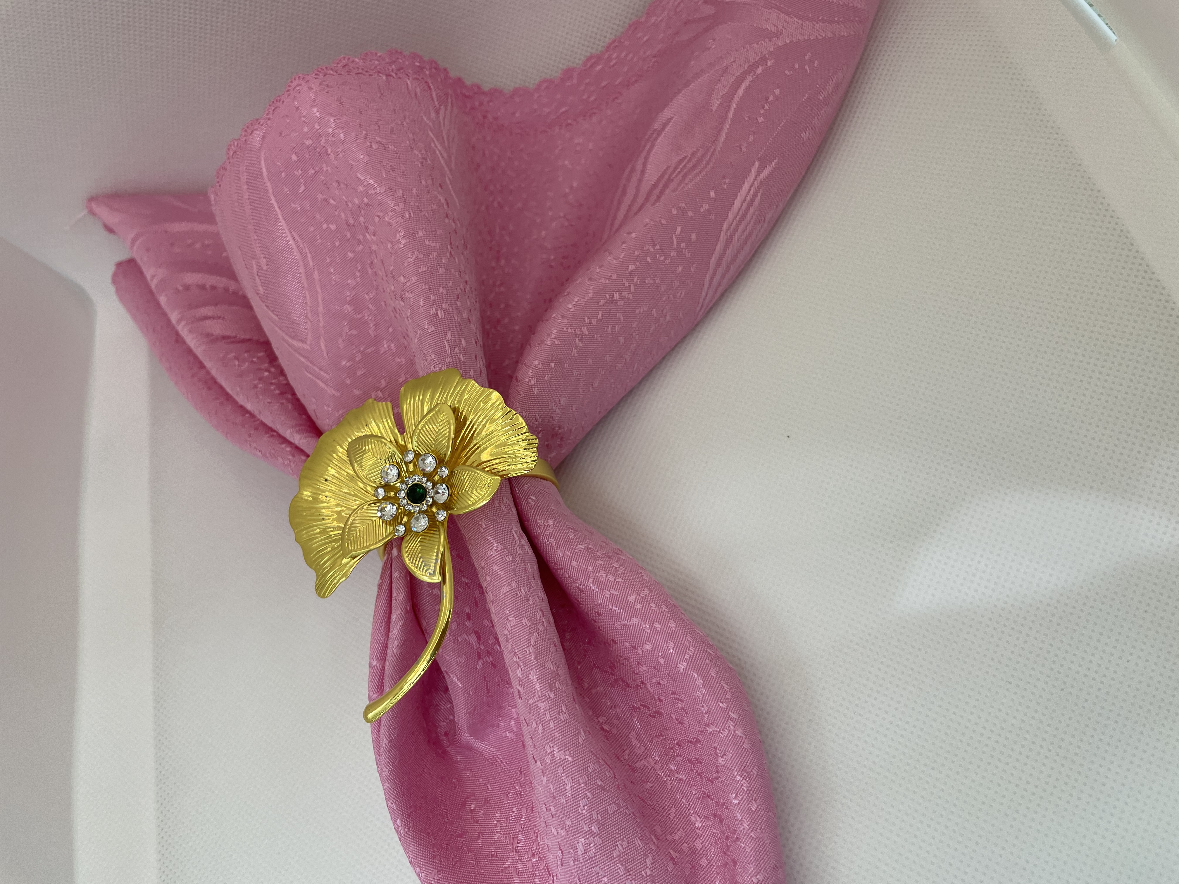 Ginkgo leaf napkin rings, accessories, and hotel wedding table decoration accessories. Application Scenario
