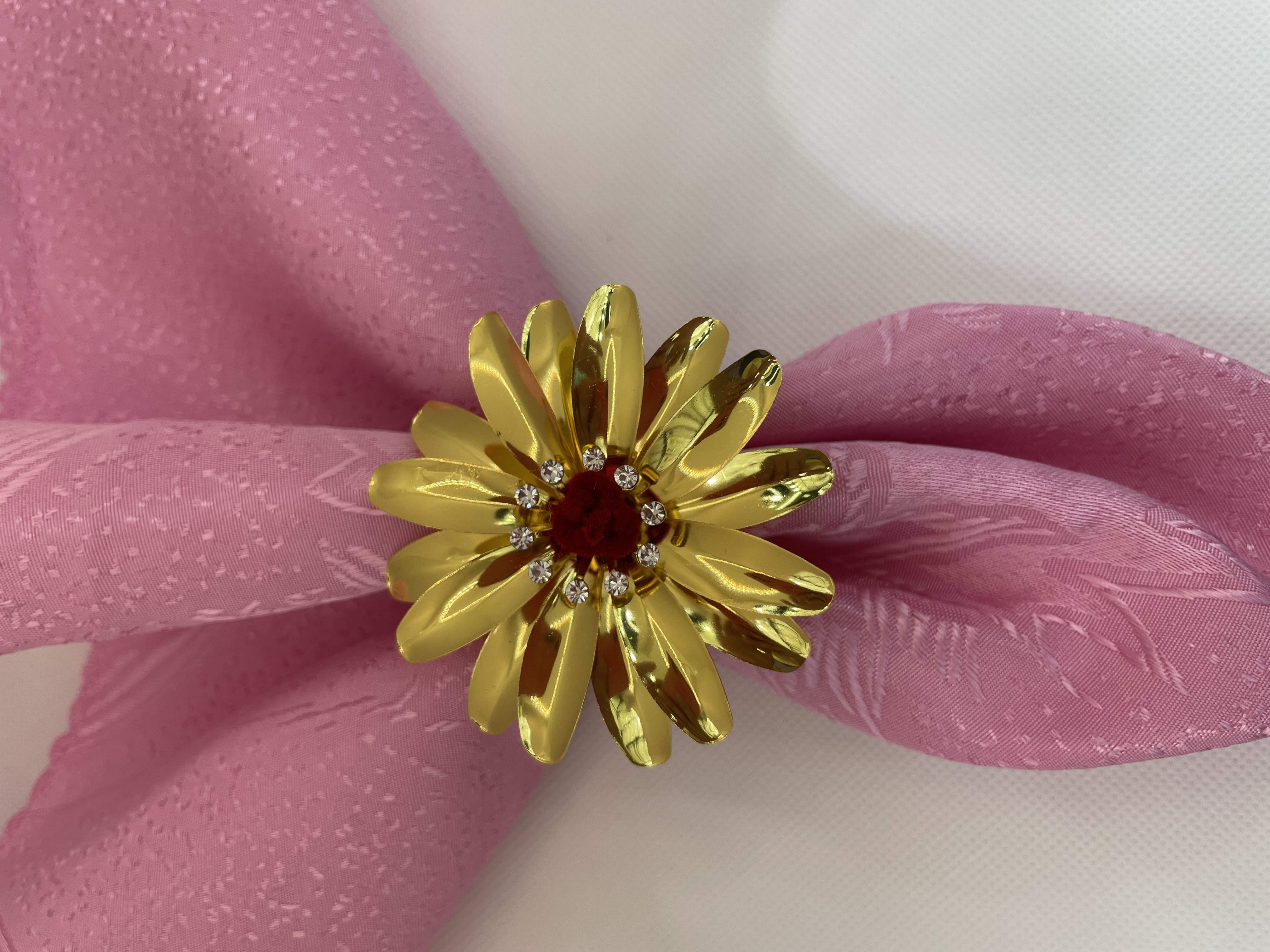 Anillo de servilleta de gamuza pequeña rosa, adornos, adornos decorativos para la mesa de mesa de boda del hotel. details Picture
