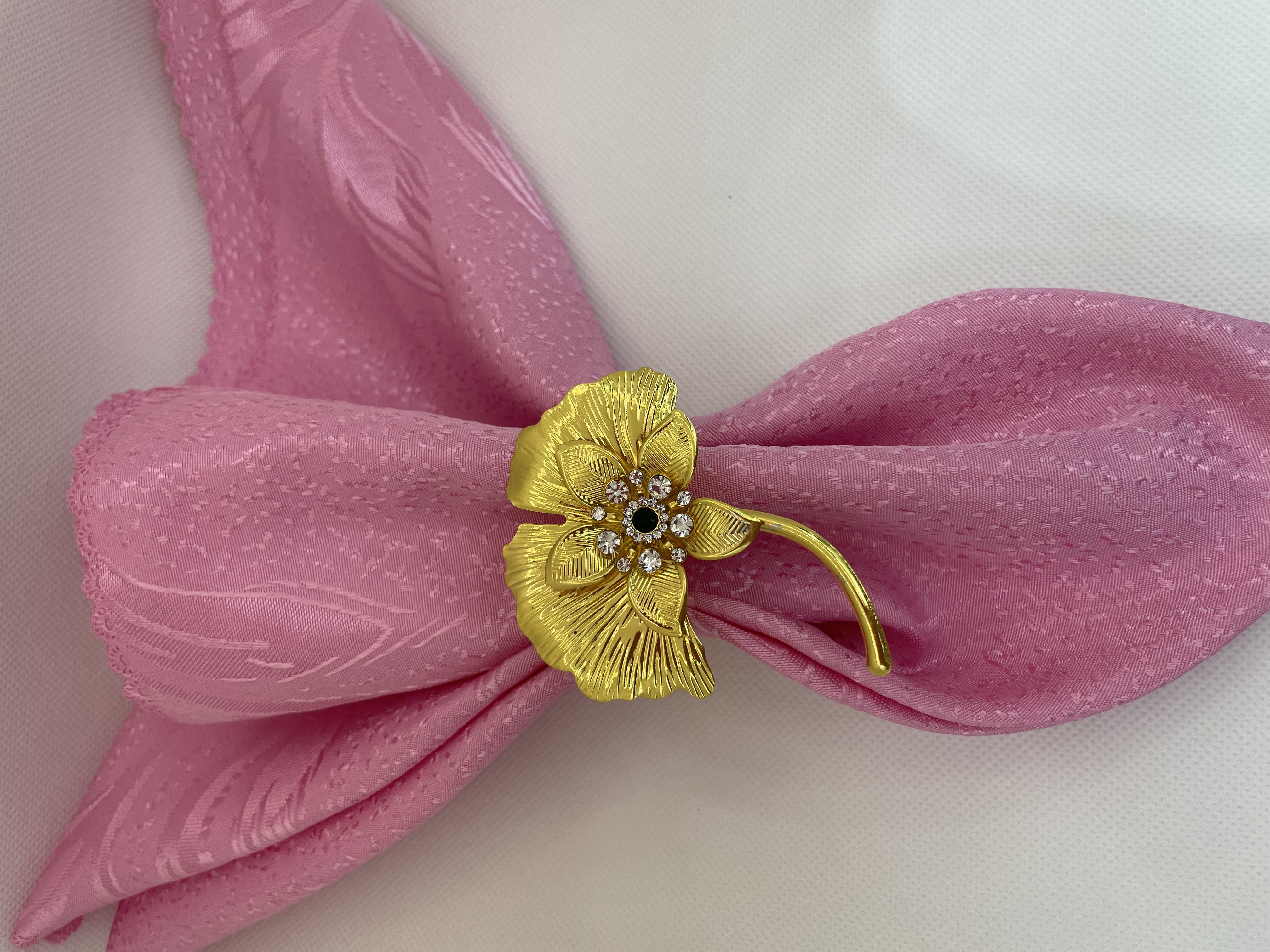 Ginkgo leaf napkin rings, accessories, and hotel wedding table decoration accessories. Specification image