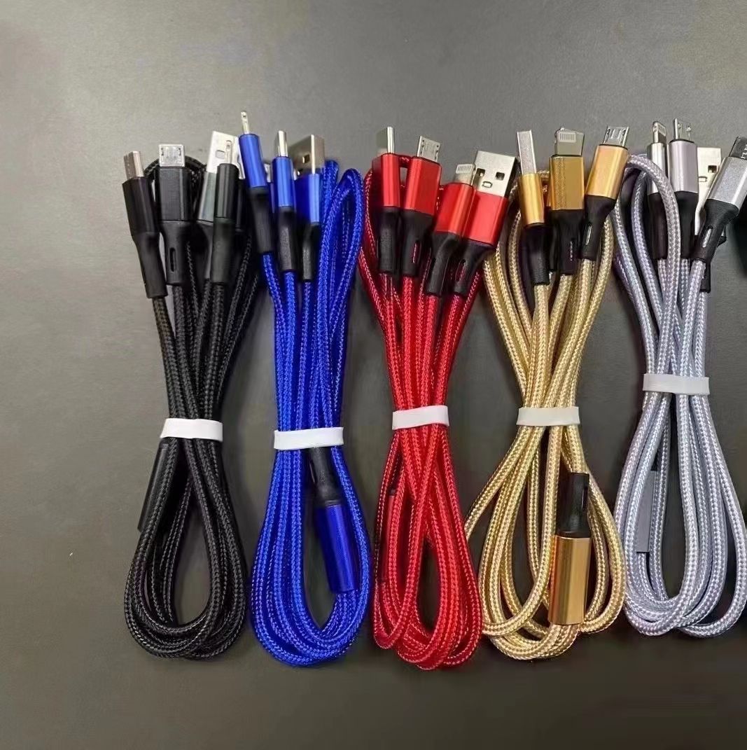 1-to-3 1.2-meter mobile phone charging cable, 100 copper wires for Samsung, Android, Huawei and Apple mobile phones Application Scenario