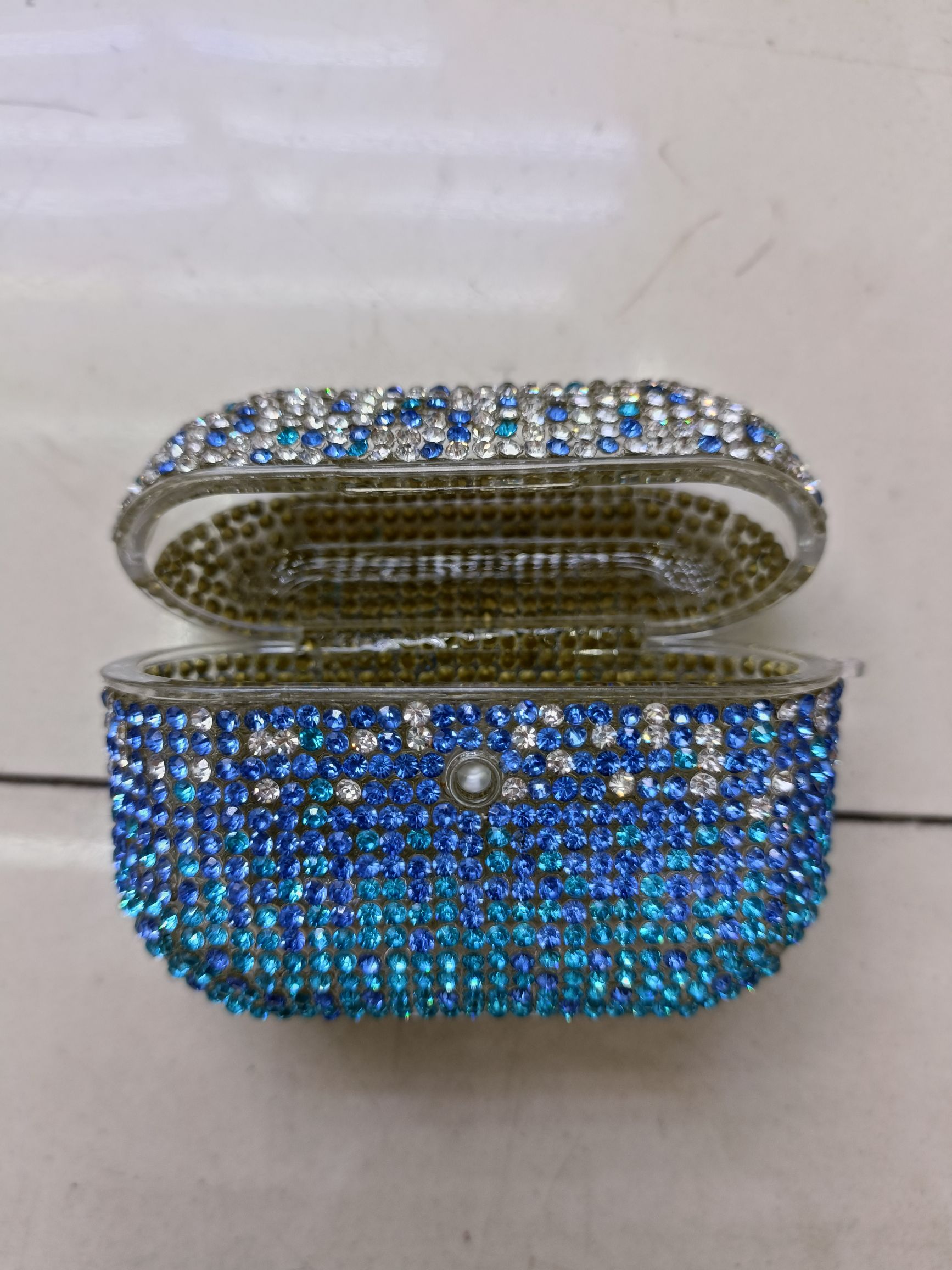 Diamond-encrusted Bluetooth headphone case detail image 8