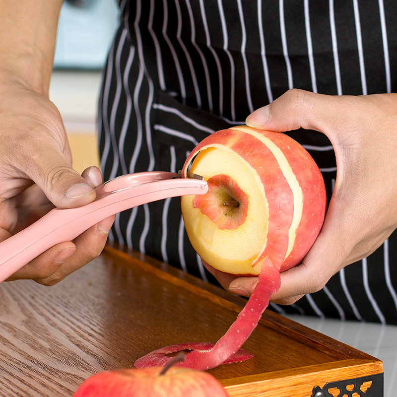 A new dual-head peeler with a lid that won't hurt your hands, a household multi-functional fruit and vegetable peeler made of stainless steel detail image 2