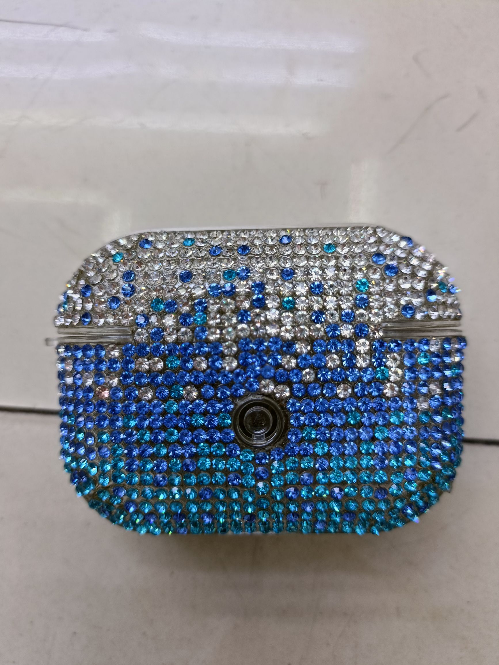 Diamond-encrusted Bluetooth headphone case detail image 9