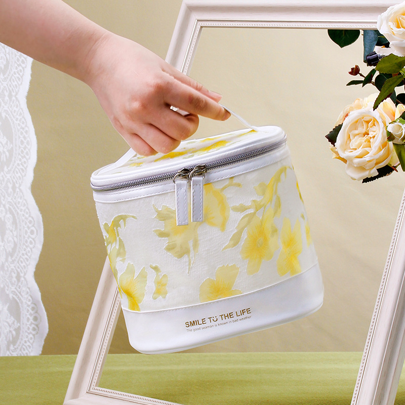 New hidden flower cylinder cosmetic bag, travel toiletry storage bag, cosmetic bag wholesale, convenient hand-held cosmetic bag Application Scenario