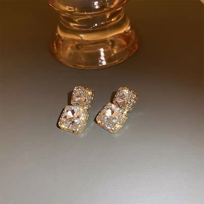 إنها أنيقة وجذابة details Picture