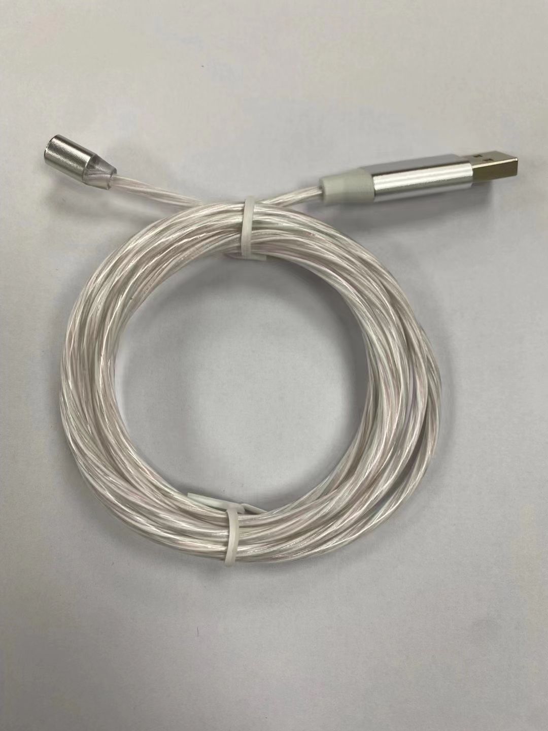 خط الشعاع المغنطيسي، وهو جهاز محمول مسطح متعدد الأغراض لشحن الطاقة المنزلية في مركبة Item Picture