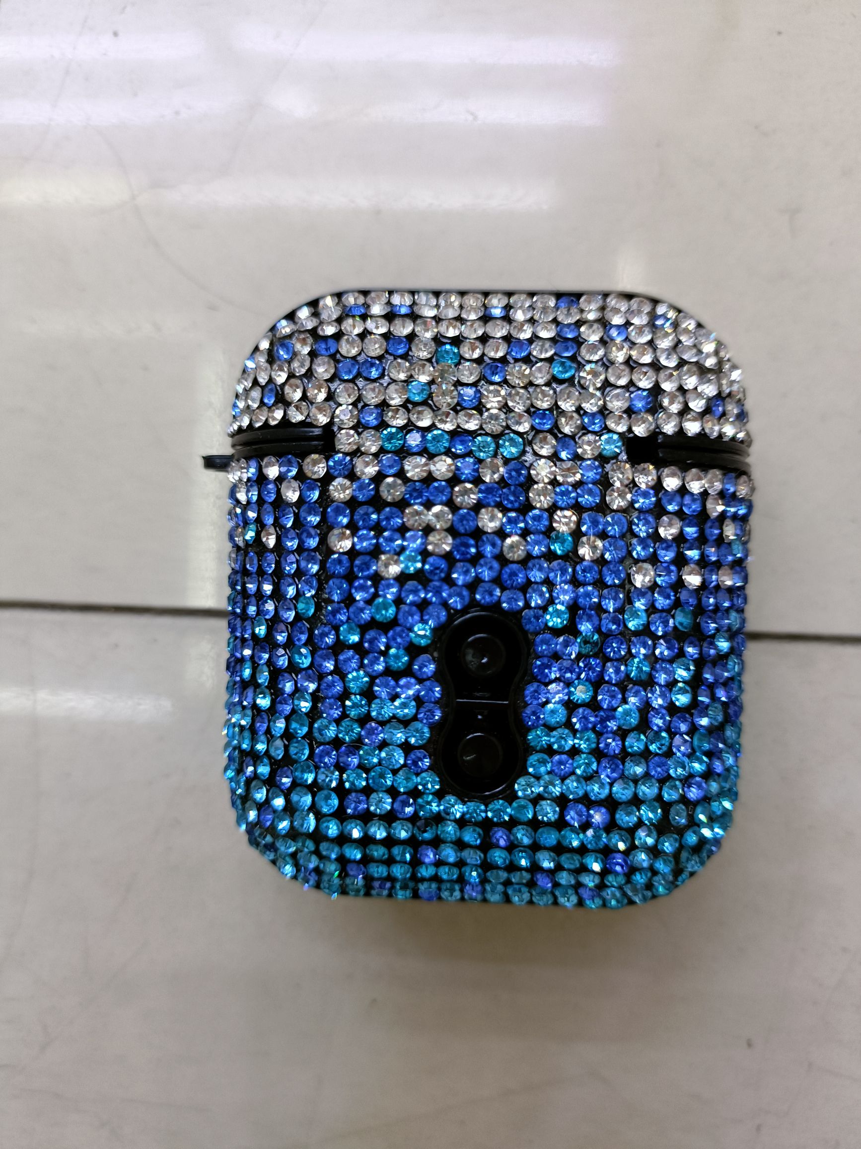 Diamond-encrusted Bluetooth headphone case detail image 7