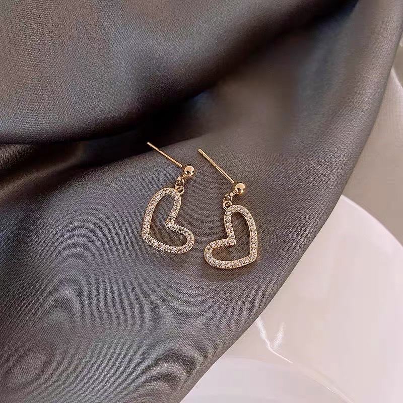 Full diamond heart-shaped earrings, versatile, simple yet sophisticated, exquisite earrings