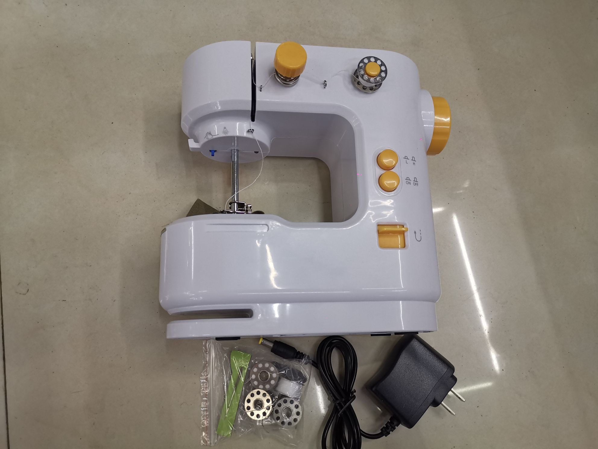 新款微型缝纫机家用腾星手持便携式电动小型多功能迷你小缝纫机