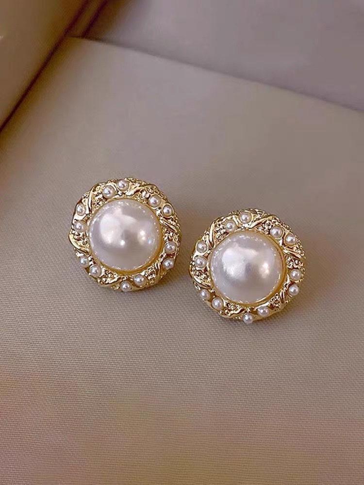 Pearl stud earrings, new summer women's trendy geometric earrings, high-end Hepburn style earrings