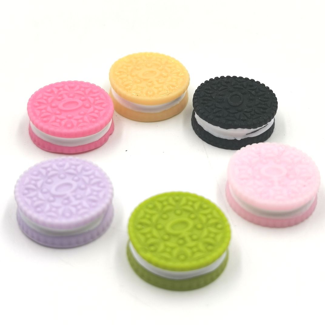 Miniature toys, simulated food, Oreo accessories, DIY phone stickers, fridge stickers, a colorful package of 500 pieces, Fuwode A111 Application Scenario