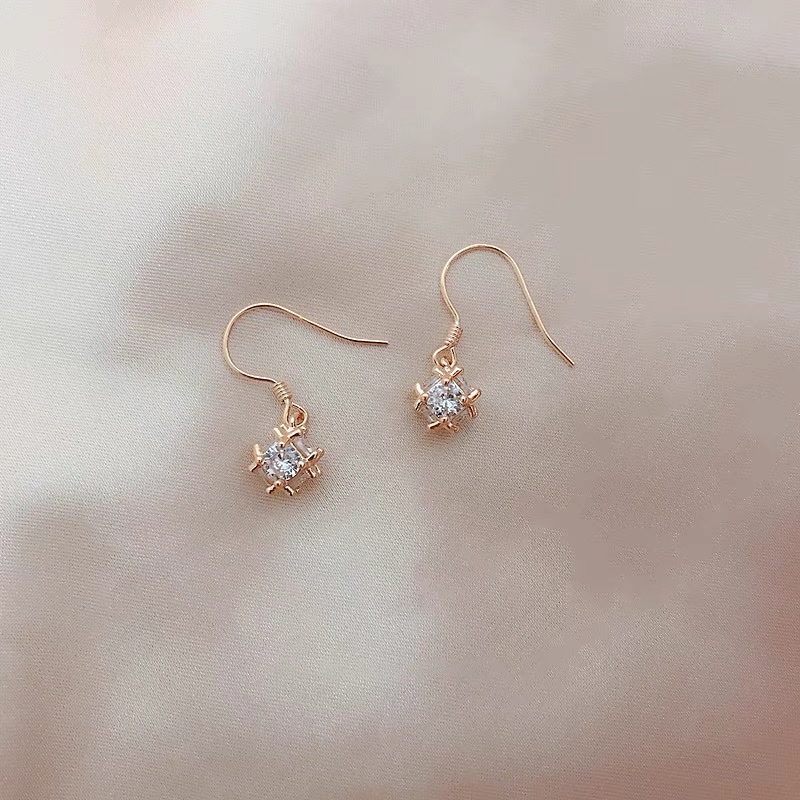 Handmade fresh and delicate zircon diamond ball earrings, small and versatile earrings for women Specification image