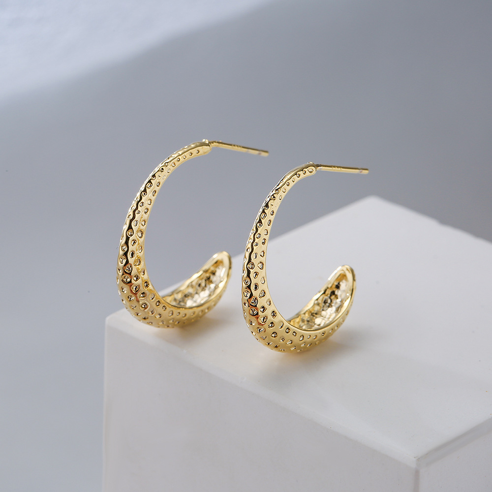 European and American metal cold style copper plated 18K gold C-shaped earrings, a new cross-border product of unique and niche female earrings