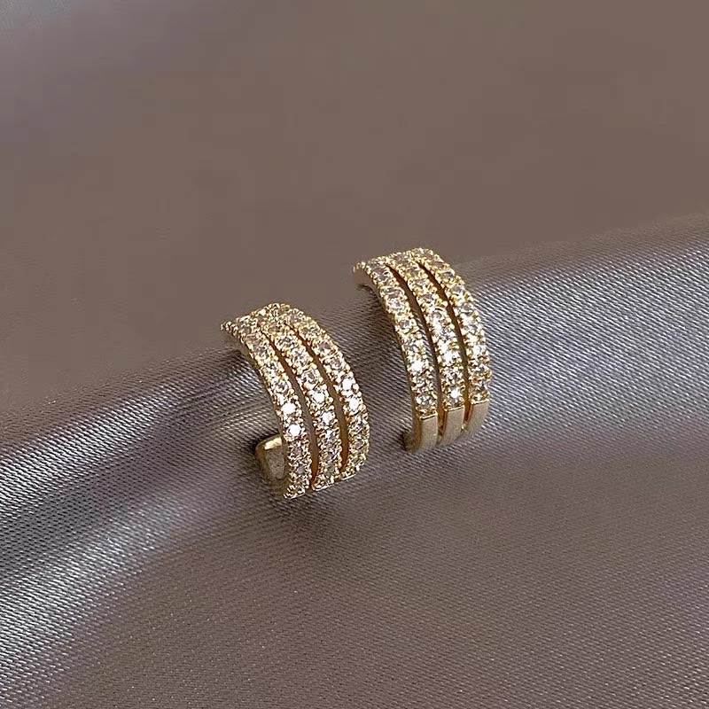 Bestseller ~ Sparkling diamond earrings, elegant and high-end, exquisite and light luxury, versatile earrings for women, stingy and simple