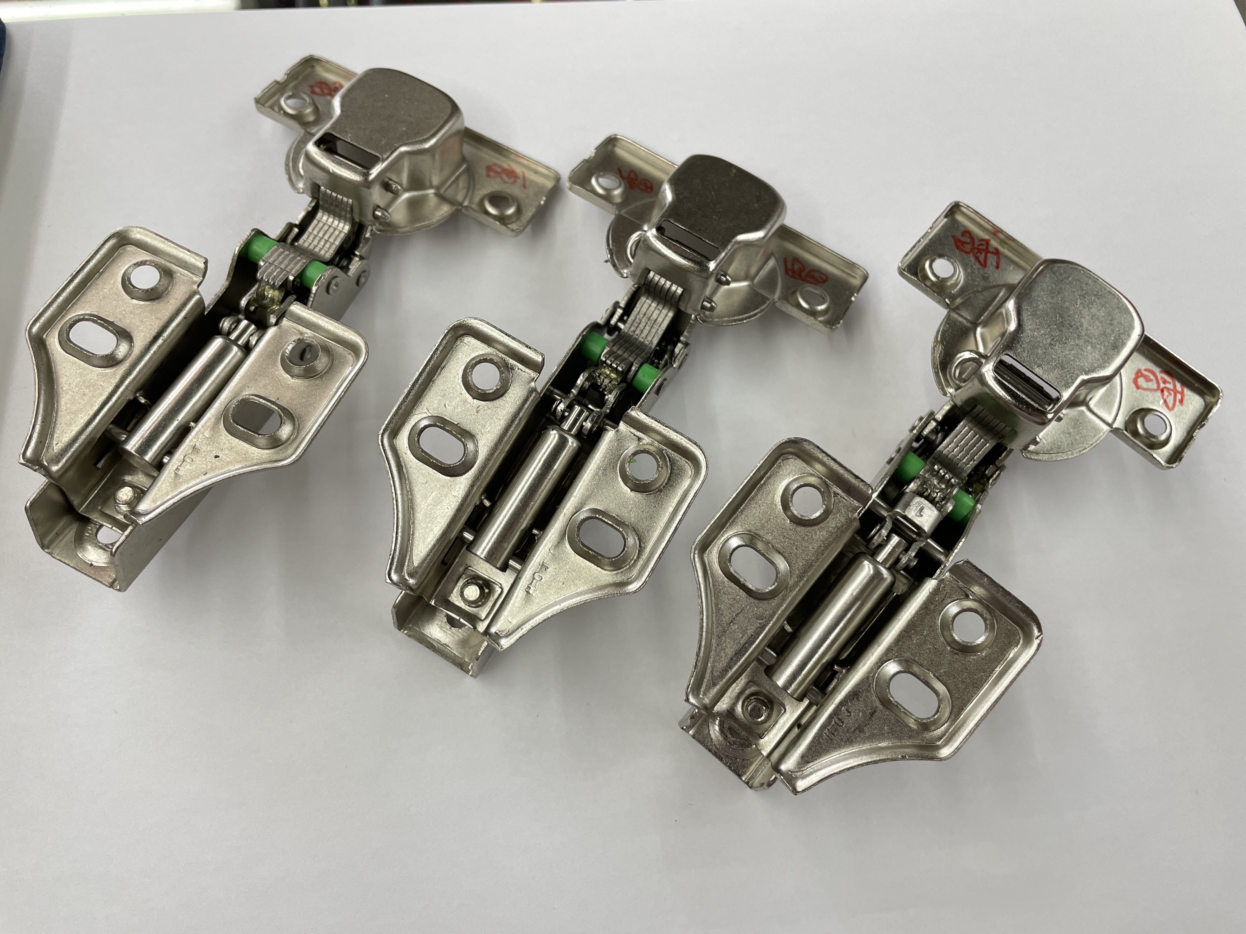 橱柜飞机铰链白底实物图