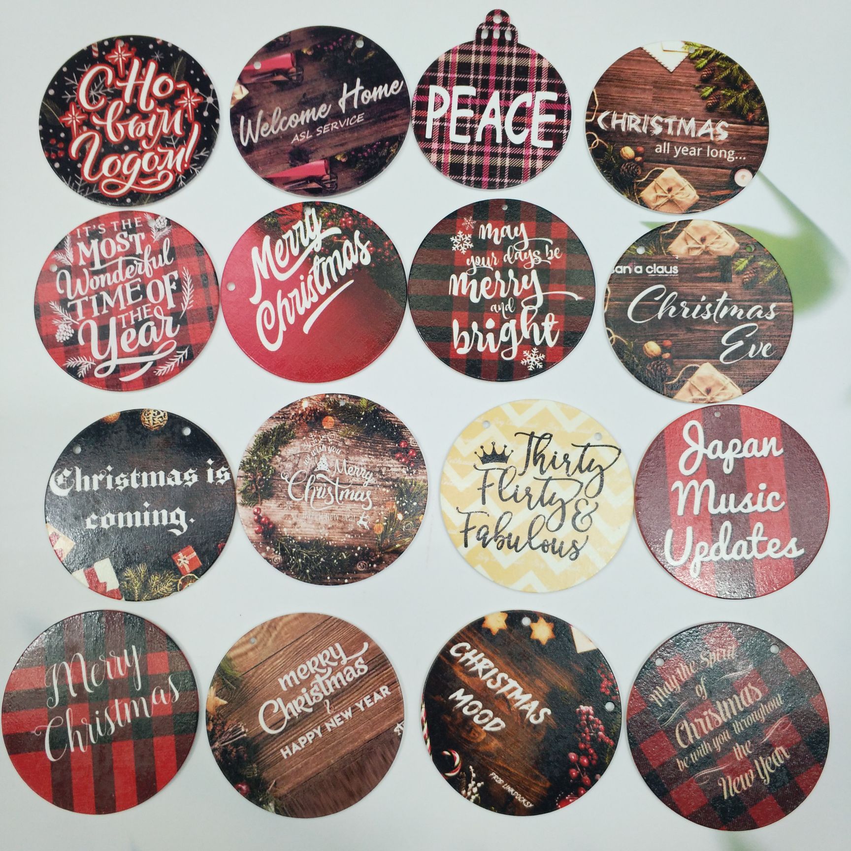 Wood chip printing Christmas decorative pendants and home decoration accessories with various patterns Application Scenario