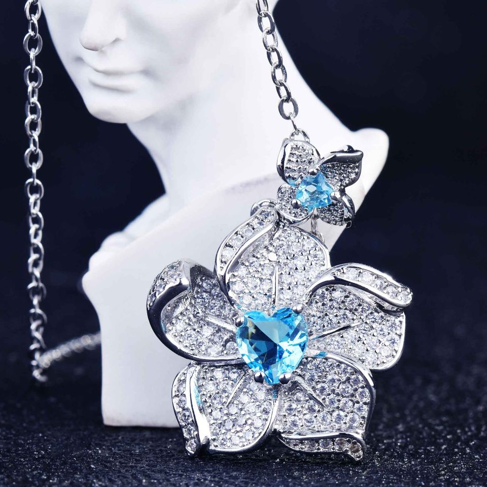 A luxurious heart-shaped jewelry set with stud earrings, short pendant and necklace, live-streamed on Douyin by Internet celebrities detail image 4