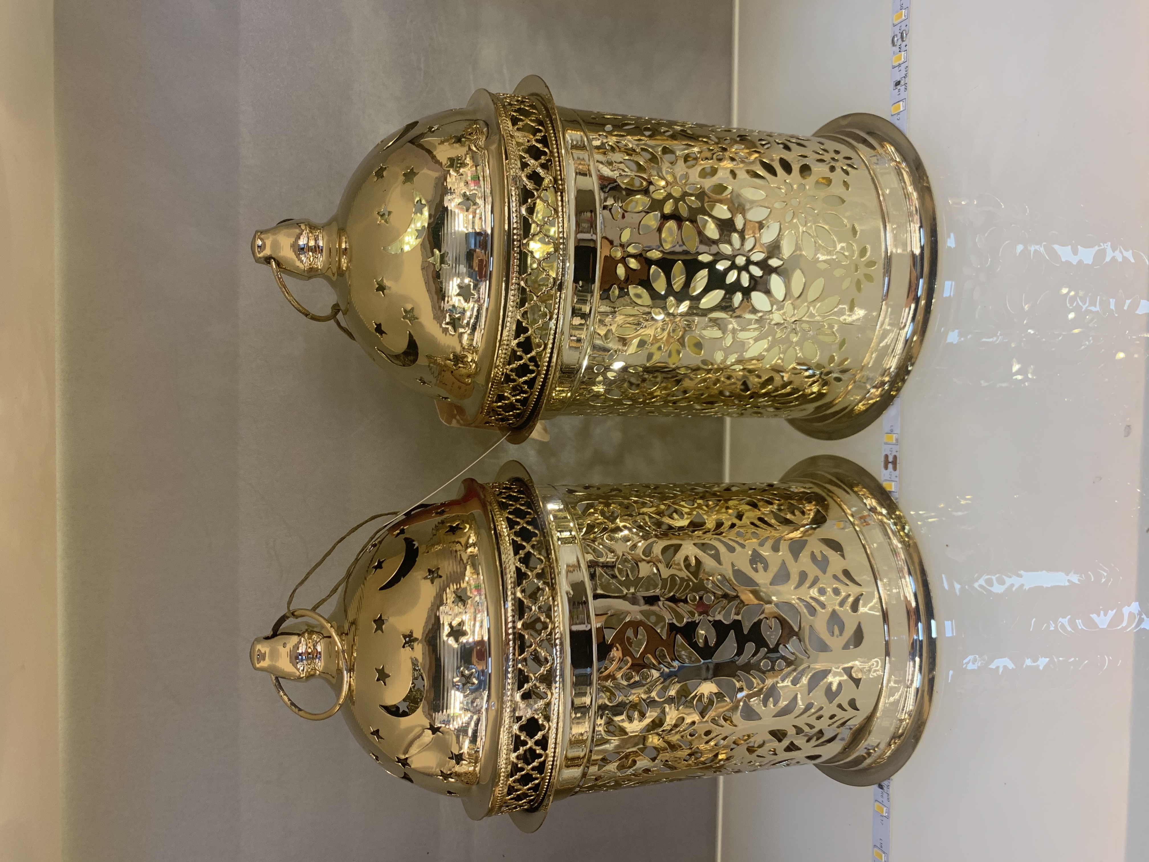 8209/8210电镀镂空带LED烛台华美工艺