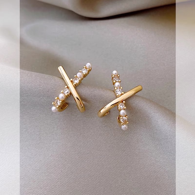 Micro-inlaid pearl opal X cross stud earrings, exquisite geometric art, small and fashionable earring accessories