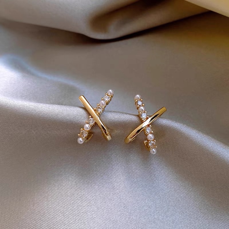 Micro-inlaid pearl opal X cross stud earrings, exquisite geometric art, small and fashionable earring accessories Application Scenario