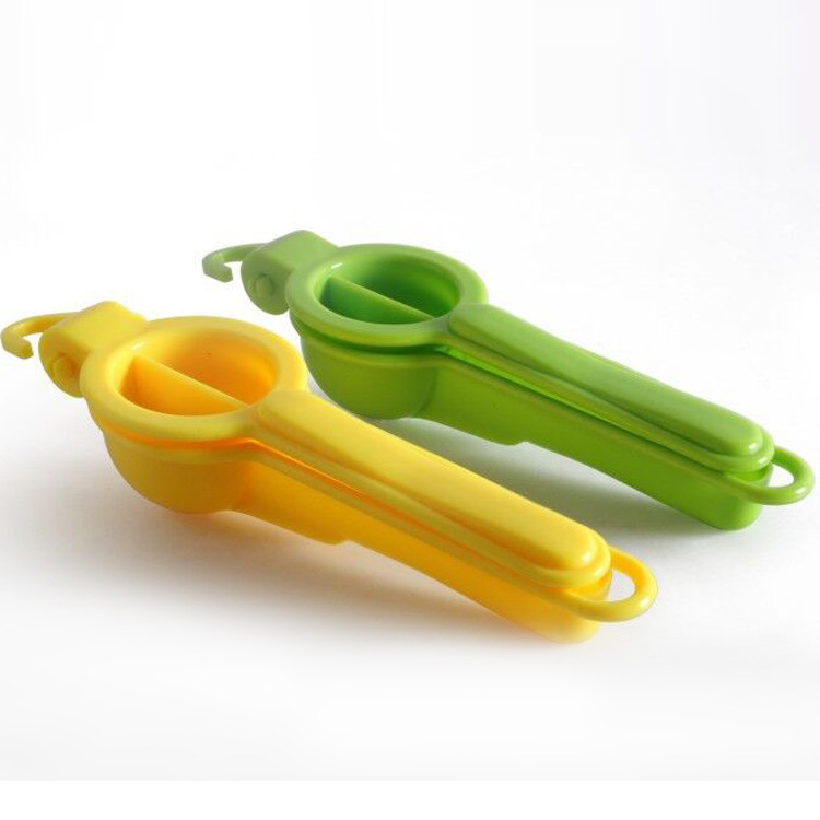 Lemon clip plastic children's complementary food dispenser, creative kitchen household thickened manual fruit lemon juicer Item Picture
