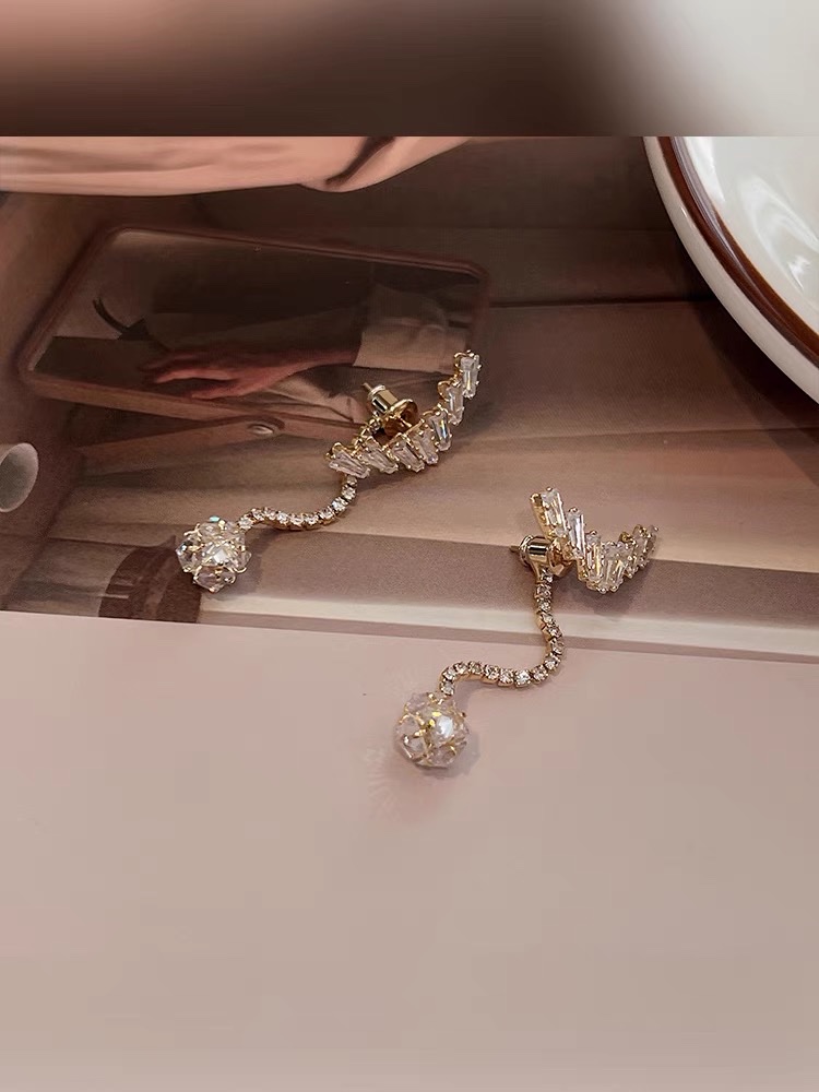 Long earrings, new trendy and fashionable stud earrings, niche design sense earrings 057