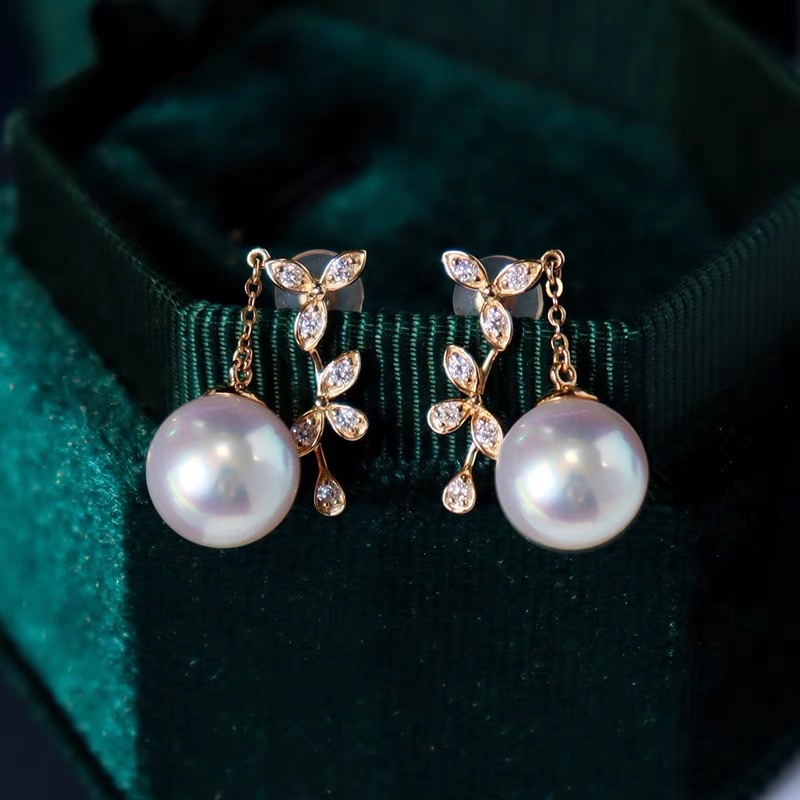 Gold flower earrings, pearl earrings, earrings, stud earrings, diamond women