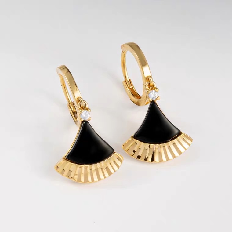 Korean version 925 sterling silver plated with K gold, simple and elegant, stylish little dress, ear buckles, women's fan-shaped earrings, patented new trend