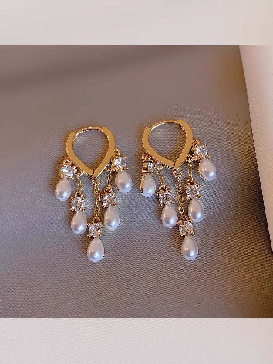 Rolling pearl curtain ~ Imitation pearl tassel earrings, elegant long earrings, new trendy and fashionable heart-shaped ear buckles for women