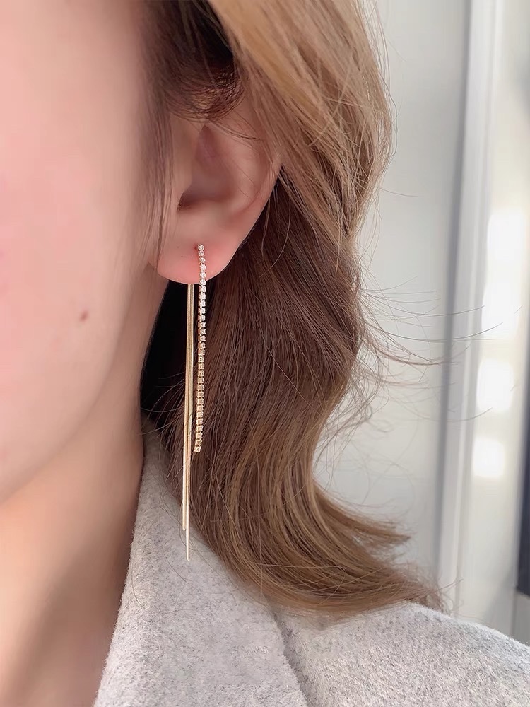 【 Graceful Lady 】 Tassel earrings, elegant long earrings, fashionable and versatile stud earrings, simple and cold style earrings