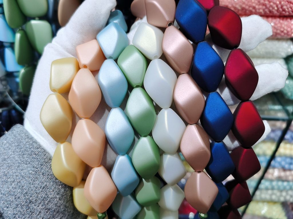 Diy material package for high-end necklace jewelry accessories made of irregular-shaped beads, rubber, hand feel paint and acrylic