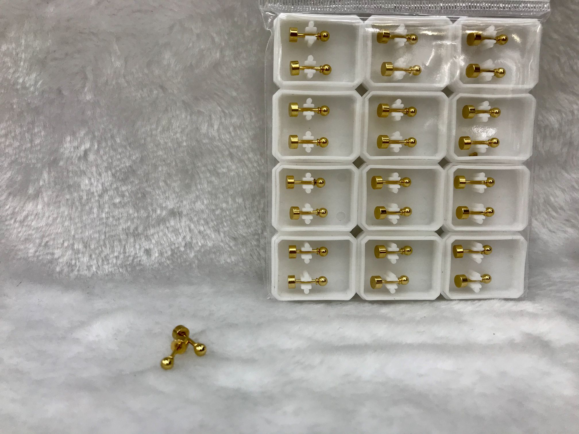 Titanium steel golden solid round (small) ear studs