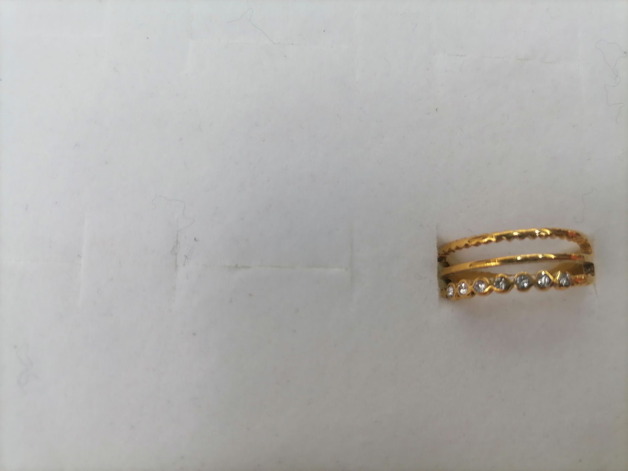 A titanium steel gold diamond three-row toothed ring details Picture