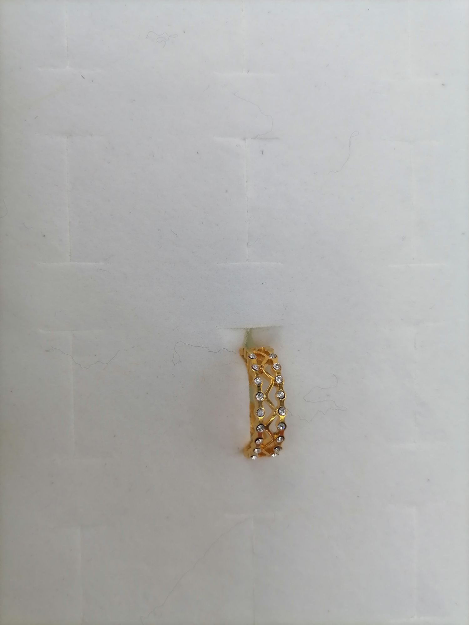 Titanium steel gold hollowed-out wavy double-row diamond ring details Picture